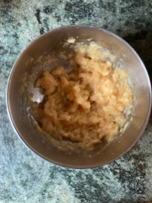 mashed quinces in bowl